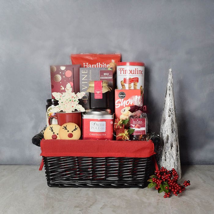 sendbaskets's tweet photo. Spice up the scenery under the #Christmas tree with an extravagant Christmas #giftbasket! Our holiday gift baskets ensure the basket gets opened before the #gifts.

Shop now! 🎁

https://t.co/4wnqGbIbD1

#BasketsCo #Christmas2021 #Gift #WednesdayVibe #HolidaySeason #USA #Canada https://t.co/QgCyihebHY