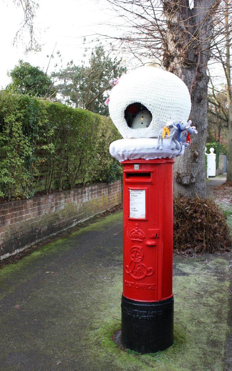 YarnBomber100's tweet photo. HAVE YOU FOUND THE POSTBOX TOPPERS IN &amp; AROUND HERTFORD &amp; WARE? 🐁🐁🐁
You can download maps of all the locations from our website https://t.co/HqtHr8lXuo; 
If you would like to donate please visit: https://t.co/bVv1Zn2x27
#yarnbombers
#postboxtoppers
#christmasjoy https://t.co/OOq1C7lalQ