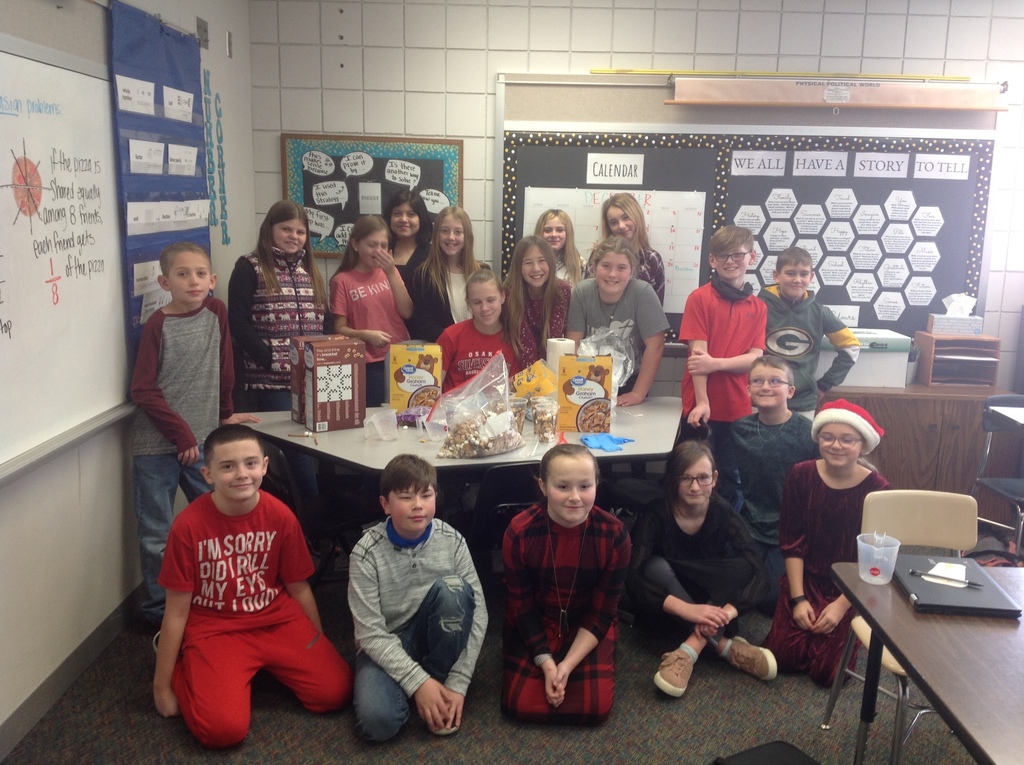 ISD213's tweet photo. Tis the season for giving! 

5th grade students in Mrs. Adolphsen's math class had fun baking with fractions! They also had an "Act of Kindness Day" where students decided it would be nice to share the treats with the staff.  #osakispride https://t.co/dyiFdTmhoV