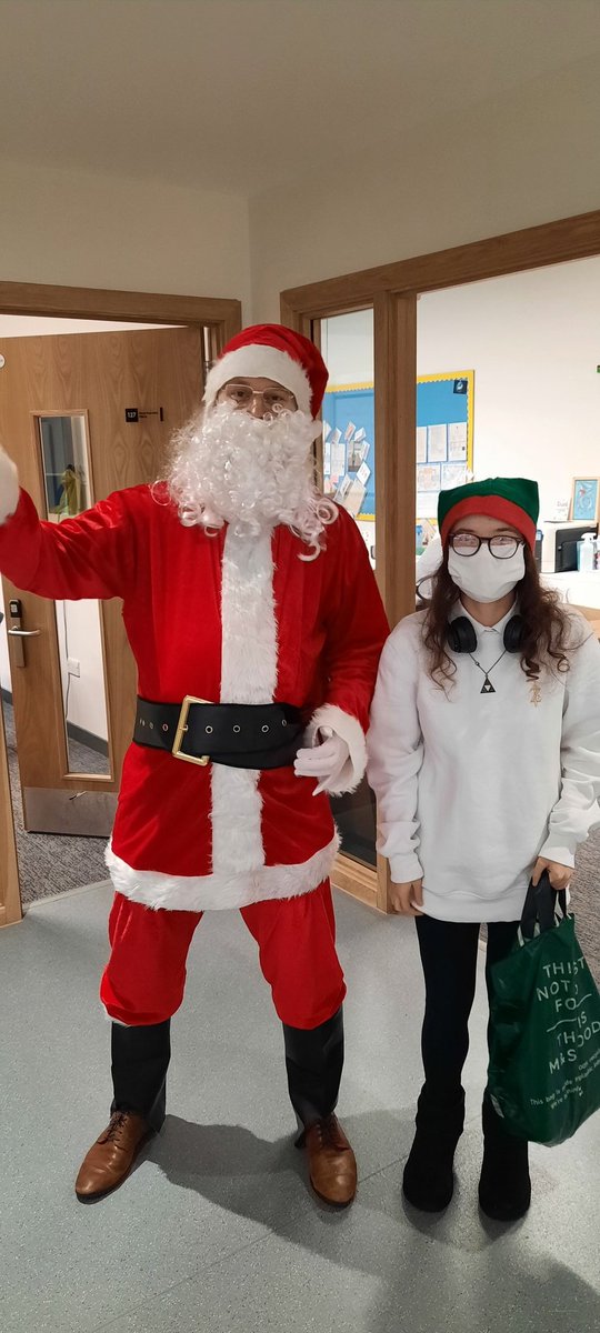 QMAOfficial's tweet photo. We wish all of our school community a safe and enjoyable Christmas and New Year. All pupils are back on Thursday 6th Januray #faith #community https://t.co/D7jAWgs6XG