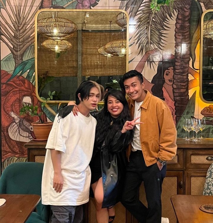 febayyyy13's tweet photo. Kayong TATLO padin sa 2022!✨💖

thank you for making my day!! #mardeeyan sobra yung saya na makita ulit yung best trio ko na magkakasama🥺❤️ labyouuu three malala @Zendeeofficial @yanyandejesus @marvsfojas stay happy y'll. https://t.co/wK8IDi5d5h