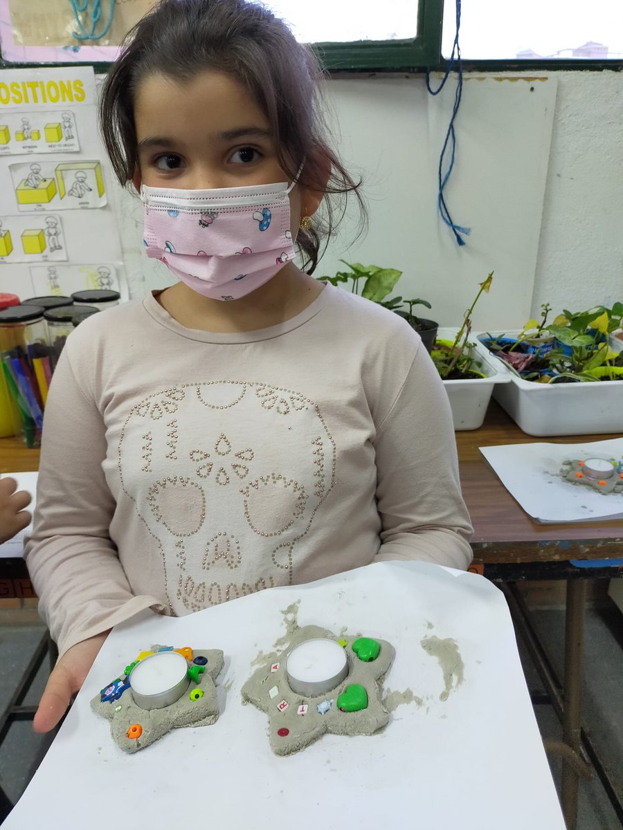 ASOCIACIONRUTAS's tweet photo. ¡¡Así han quedado nuestros candelabros de Navidad con papel maché!! 🙌🏻🎄🤩 #CaixaProinfancia #sevilla #infancia #educación #cpinortesanlazaro #labachillera @FundlaCaixa https://t.co/oSI66hVt4h