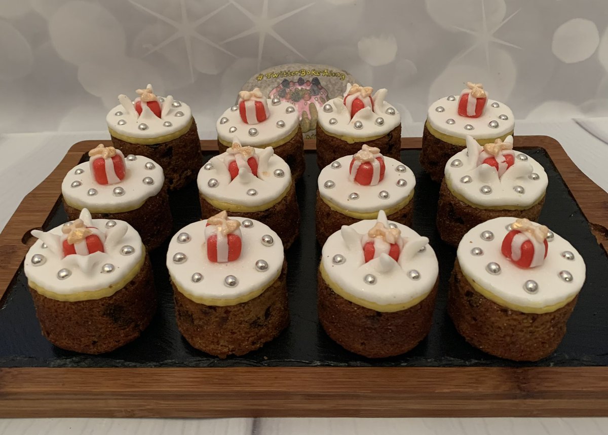 Rob_C_Allen's tweet image. #FestiveBakes Dozen individual Christmas cakes. 🤔 these ones might see Xmas. #TwitterBakeAlong #Bakemas
