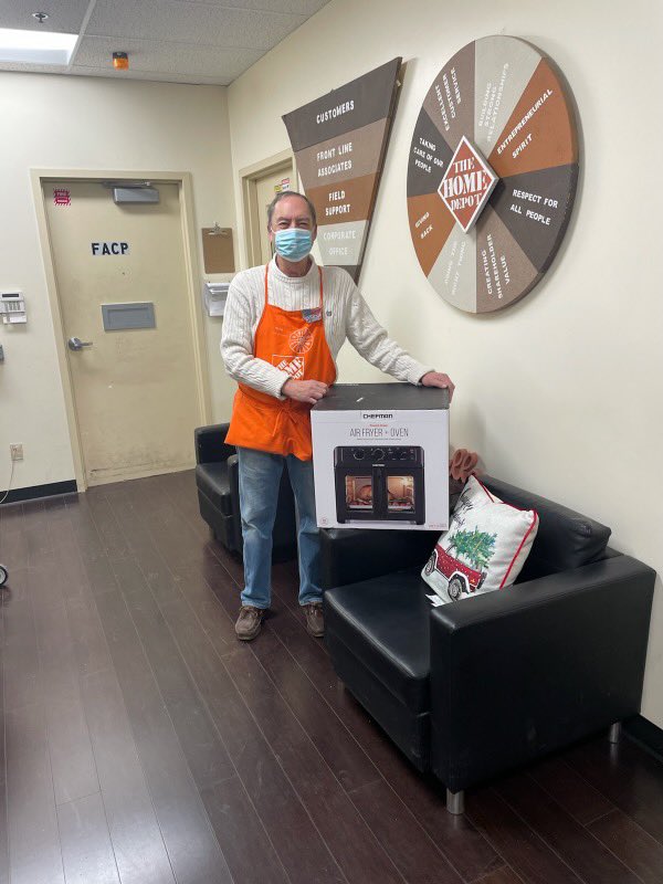 HomeOakbrook's tweet photo. Holly Jolly Winners🎁😉 https://t.co/PdPeFZsrxr