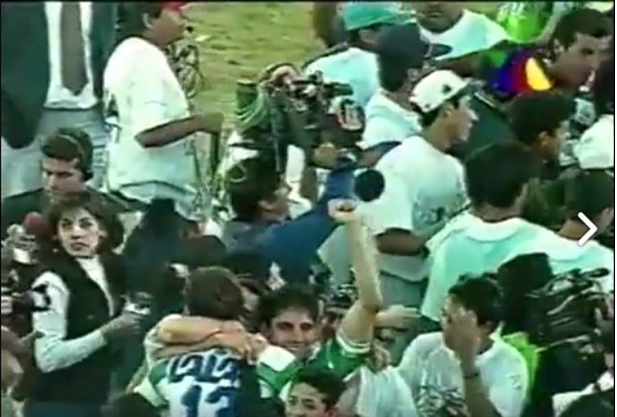 verisimorocha's tweet photo. #ComoEnEl96 entrevisté a Nicolás Ramírez quien hace medio gol para conseguir el #campeonato del Club Santos Laguna.
22 de diciembre de 1996 
#MisInicios https://t.co/sIJMEcsHrv