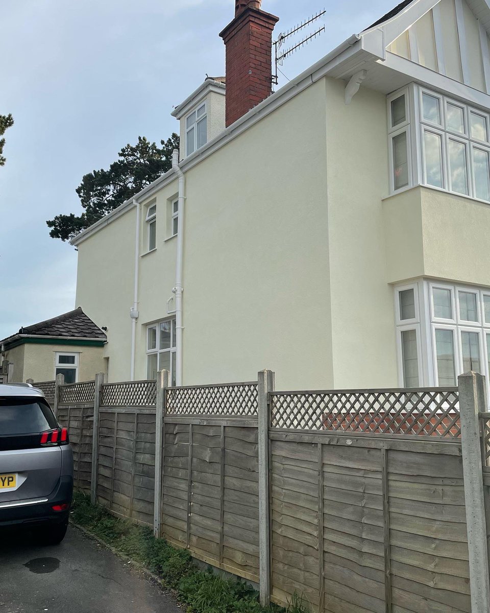 Scott_TRS's tweet photo. Henleaze house benefiting from @alseccofacades EWI render and brickslips. TRS arranged new windows, scaffold, fascia, soffit, gutting and down pipes for this client who is really pleased with our project management and the first class finish.
TRS - The Rendering Specialists. https://t.co/8ycbhvwqYQ