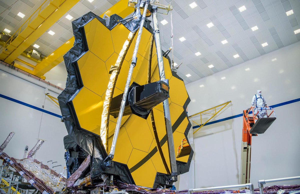 BNR's tweet photo. De James Webb Space Telescoop staat op het punt om gelanceerd te worden. Wat gaat hij straks in de ruimte doen? #wetenschapvandaag over koelen tot -235, sterrenlicht bekijken dat al 13 miljard jaar onderweg is en de meetinstrumenten die daarvoor nodig zijn https://t.co/cuchuvv03S https://t.co/cclEj2EWGk