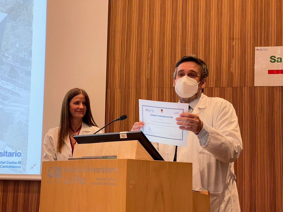 vjimenezyuste's tweet photo. 1. Hoy ha sido un gran día para nuestro grupo @HemostasiaHulp y para nuestro Servicio @HematoLaPaz. Hemos sido reconocidos como el grupo que mas proyectos de investigación han incluido en CEIm HULP en los últimos 20 años. Aunque figure mi nombre en el reconocimiento es fruto… https://t.co/E6dE0gqH54