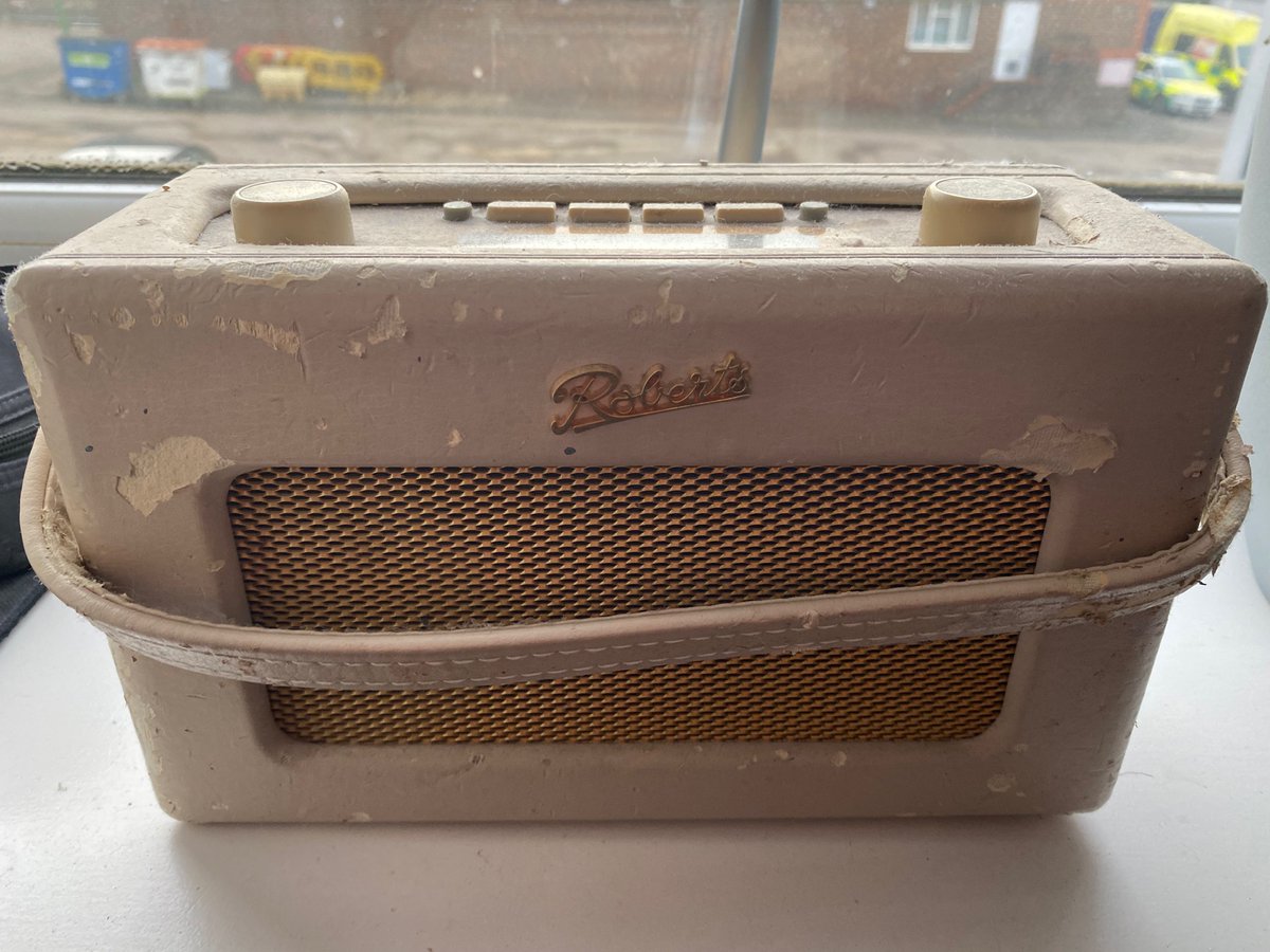 kateplowright89's tweet photo. @RobertsRadioUK I’ve had this radio for years and all the leather has peeled off!! Really gutted as it was a gift from my dad who has since passed away so really don’t want to get rid of it. Any advice? https://t.co/XN8NHpJPUM