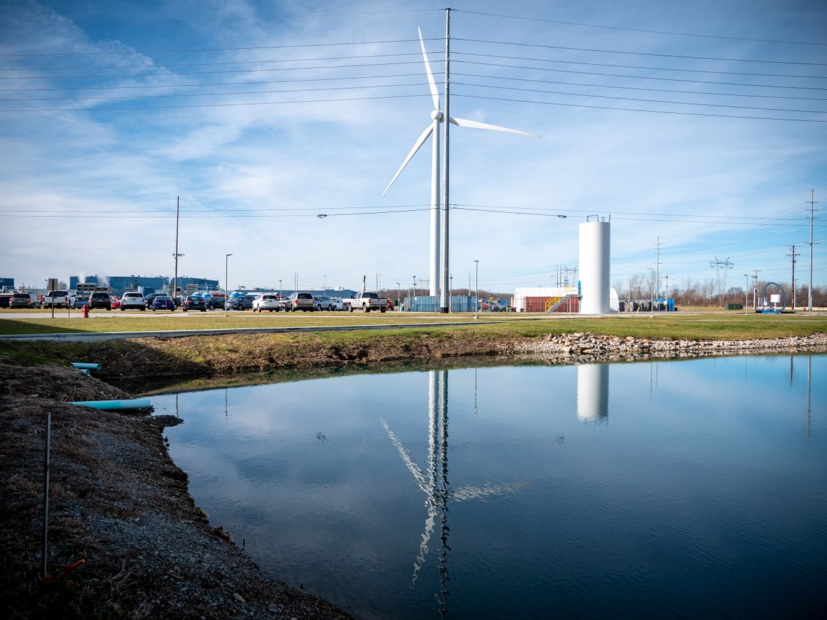 onepowerco's tweet photo. We’re reflecting on One Energy’s beginnings 💭 (just like the pond in today’s #WindViews!).
OE began in 2009 as a wind business. Fast forward 1⃣2⃣ years, and we’re an industrial power co., building the customer-centric #power grid of the future.
Happy anniversary, One Energy!🎉 https://t.co/lJJtYLNKdm