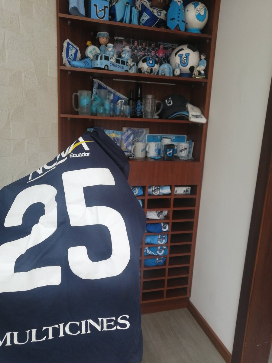 cleonacosta's tweet photo. @rossy_bravo_c @UCatolicaEC En el "Altar de la Cato" siempre ha tenido y tendrá un lugar especial, la camiseta del #PolloLopez, gracias por toda la entrega, ejemplo y sacrificio, acá te vimos cumplir sueños icluso vestir tricolor! ÉXITOS jugadoraso!!! https://t.co/wFvodiLi2S