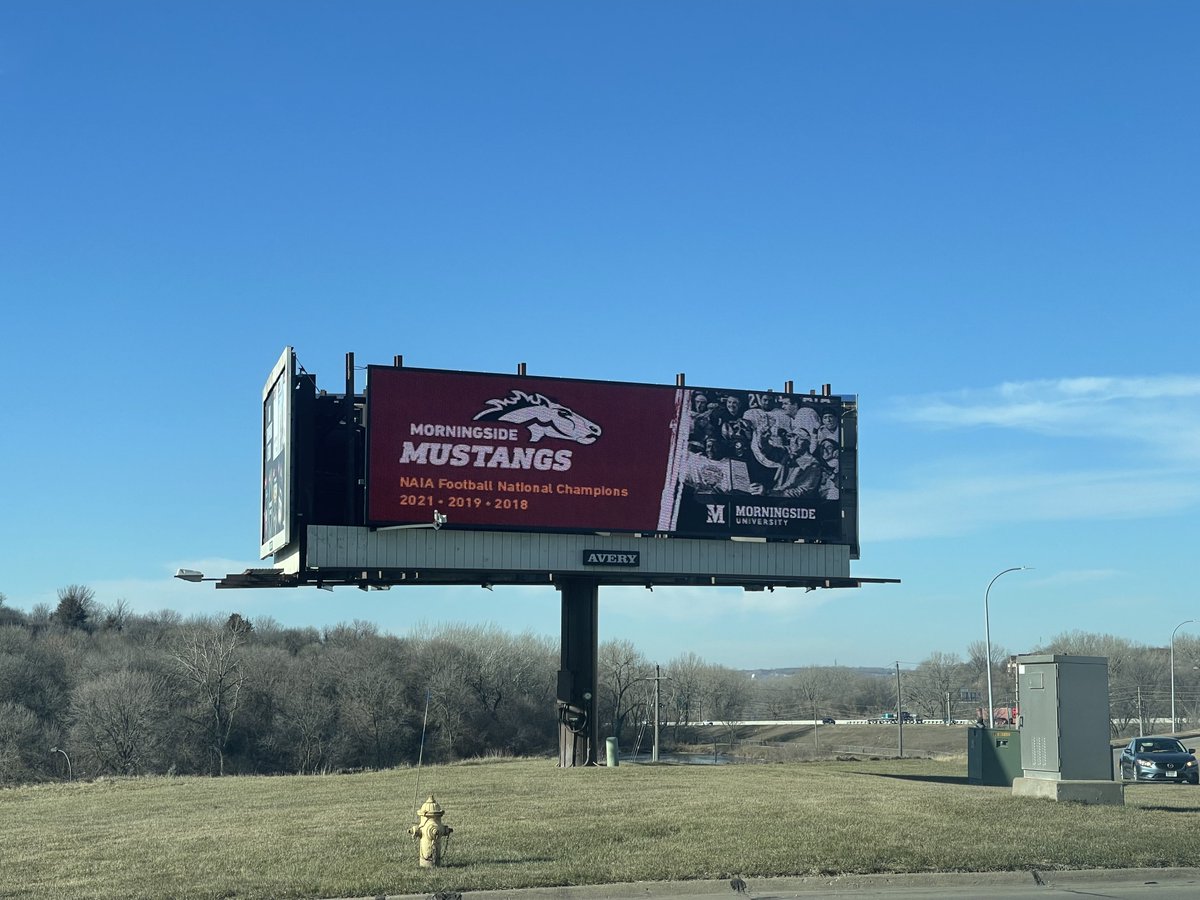 MorningsideEdu's tweet photo. Spotted in Sioux City, Omaha, and Des Moines. ❤️ #MSIDEPROUD https://t.co/MuzmF5yIKK