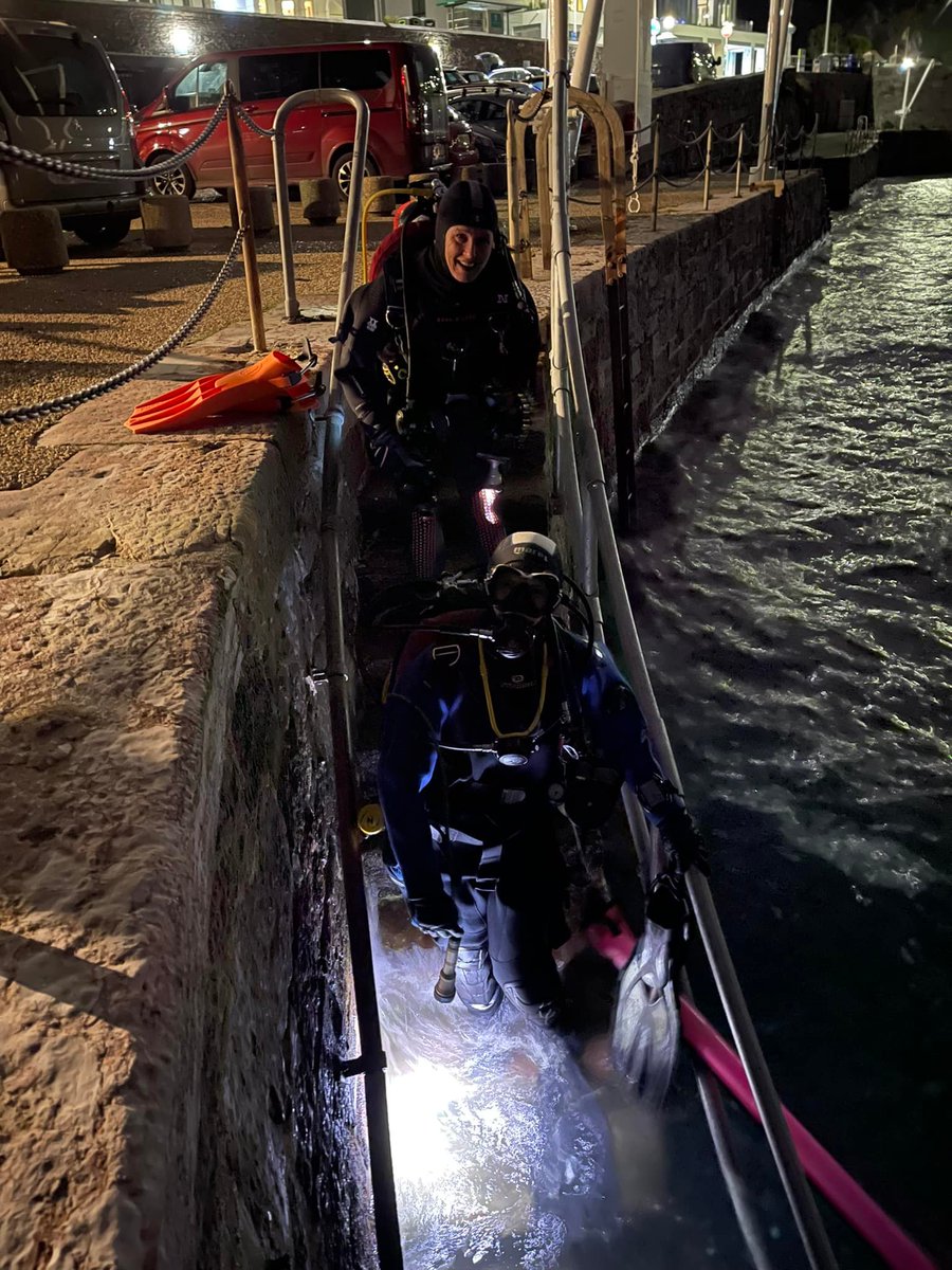 BSACdivers's tweet photo. 🤿 We might be counting down the last few days of the year, but that's no reason to stop diving!

👇 Plymouth Sound Divers enjoying an evening dive in the dark on one of the shortest days of the year. https://t.co/BvOAZWVqdc