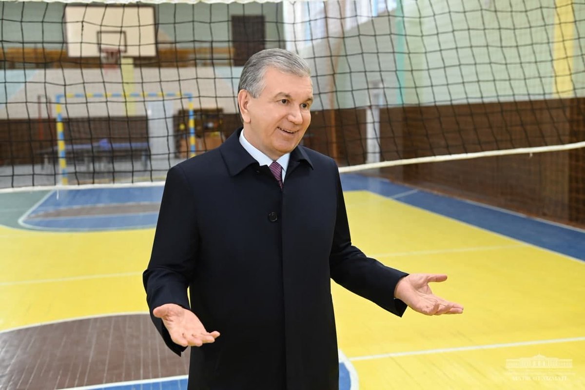 president_uz's tweet photo. The President visited the specialized secondary school №20 and the family polyclinic in Almalyk, had a conversation with schoolchildren and medical workers, gave appropriate instructions to responsible persons.

#Mirziyoyev #socialfield  #education #healthcare https://t.co/5YJvkbxGdT