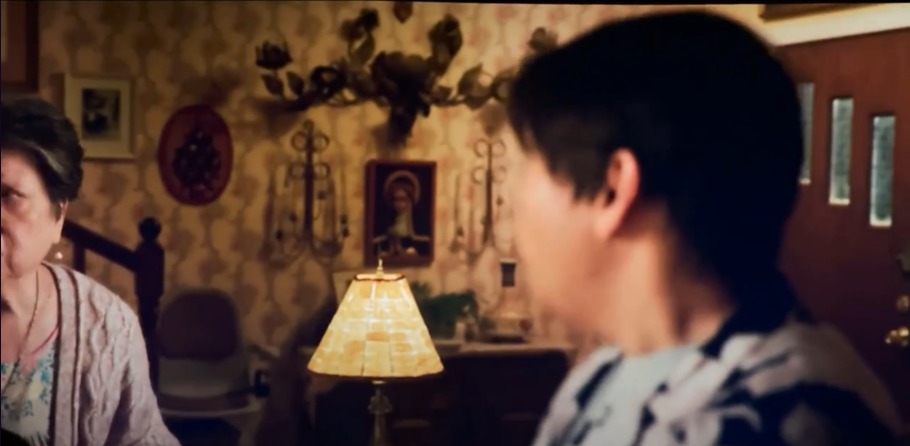 MemesCatolicos's tweet photo. #SpolierAlert #SpiderManNoWayHome 
En la escena en la que la tía de Ned le pide a los dos Spider-man que limpien las telarañas, se observa un cuadro de Santa Rosa de Lima en la pared.

Aquí la explicación: https://t.co/51QANY47ba https://t.co/tIq9GVUBvg