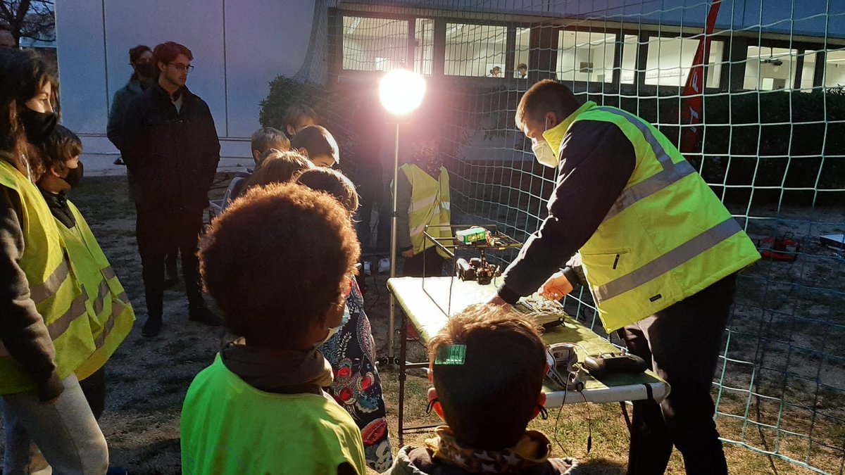 HEMAVFoundation's tweet photo. 🫂 SENSIBILIDAD Y COMUNIDAD alrededor de la salud mental.

🎉 Más de 50 participantes y más de 1.000 euros recaudados en las tres actividades de la jornada ‘Drons que trenquen murs’ para @la_marato . ¡Gracias a todos por acercaros en la tarde del viernes pasado! https://t.co/SMcH6uM3rZ