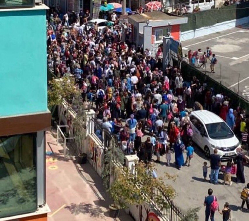 OnlineEgitihm's tweet photo. Öğrenciler olarak konuşuyoruz
Egitim hakkında kararlar alanlar ne durumda olduğumuzu ve ne kadar büyük bir stresle savastığımızı bilmiyor
Okul yurtlarındaki öğrenciler çile çekiyor
ONLINE ŞART
#BakanKocaYargılansın #KılıcdaroğlundanOnlineEğitim #BilimKuruluGercekVakalarıAcıkla https://t.co/ziU4psEd0P