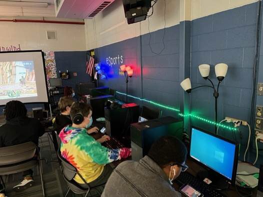 Luvmydragons's tweet photo. CHS students building their own computers to compete in Esports! Thank you Wayne State, the C2Pipeline team, and Coach Loh for all of your support! Amazing! #ClintondaleCares #LuvMyDragons https://t.co/oEcPp4wF24