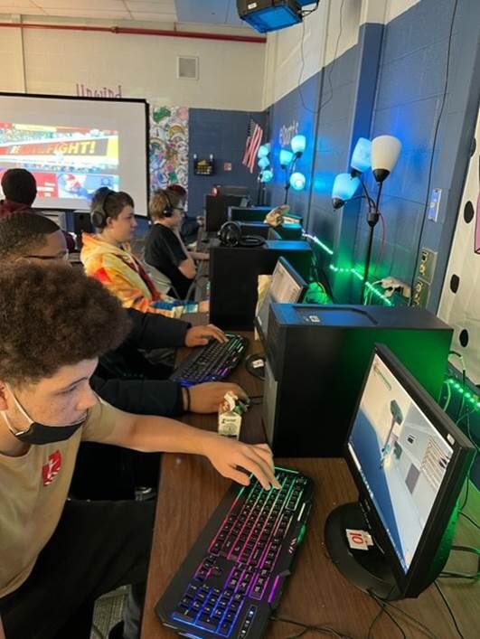 Luvmydragons's tweet photo. CHS students building their own computers to compete in Esports! Thank you Wayne State, the C2Pipeline team, and Coach Loh for all of your support! Amazing! #ClintondaleCares #LuvMyDragons https://t.co/oEcPp4wF24