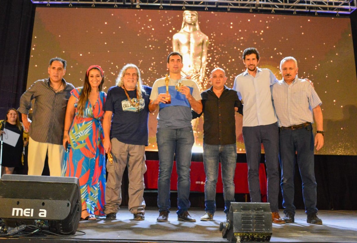 loresidoti's tweet photo. Tremendo orgullo de mis compañeros de comisión directiva. Derraman el corazón en todo lo que hacen. Y se nota. Y deja huellas. Gente de buena madera que lucha por lo que cree justo y por finales felices. Agradecida al DT de la vida que nos puso en el mismo equipo! @CirculoPDMza https://t.co/9YJNYDZ7dD