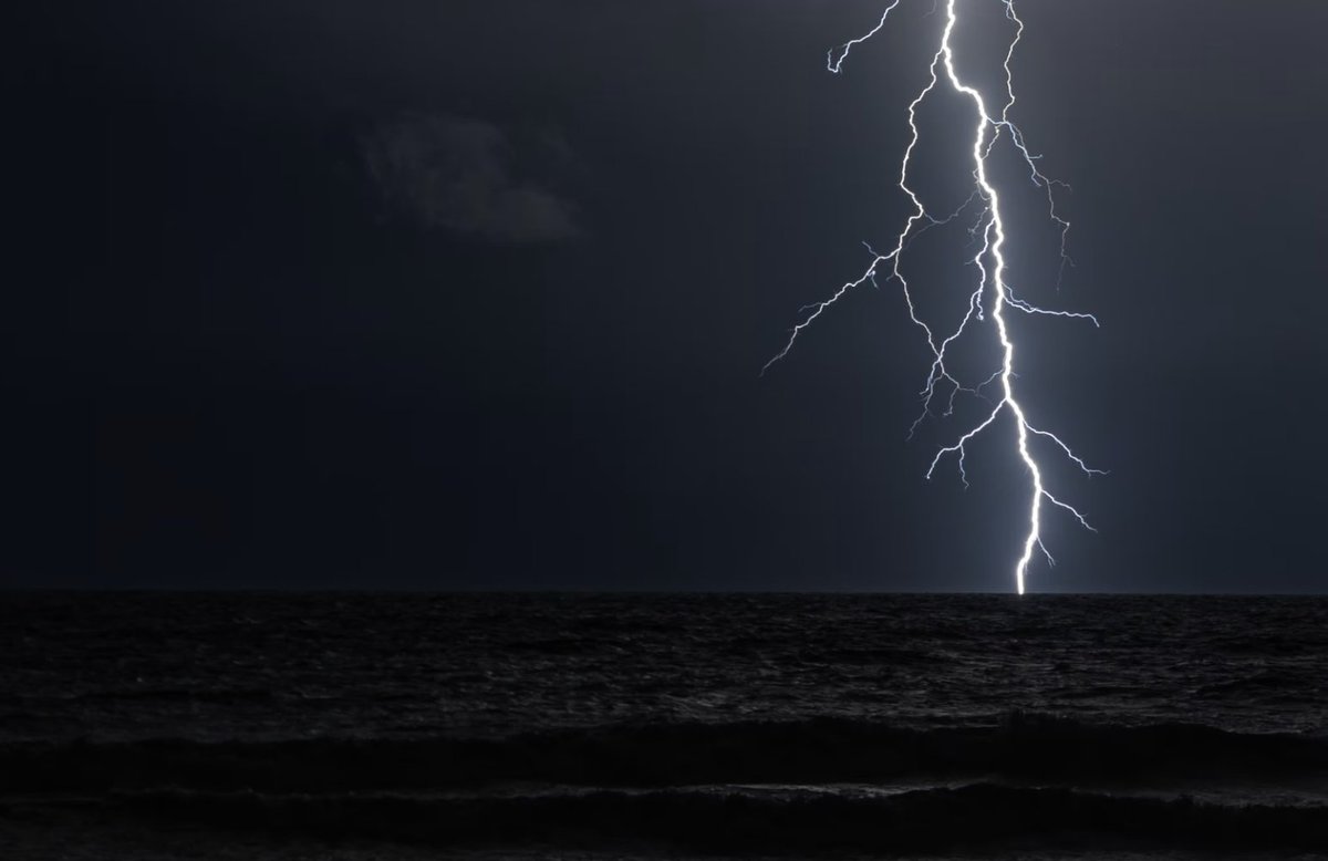 SecretNetwork's tweet photo. In Q4 this year, we achieved our biggest milestone to date: Supernova, an explosive network upgrade implementing #IBC + other massive improvements 💥

But this was just a new foundation for a much larger movement.

Something shocking is coming to the Secret universe in Q1.

⚡🌊 https://t.co/lln9z93mv3