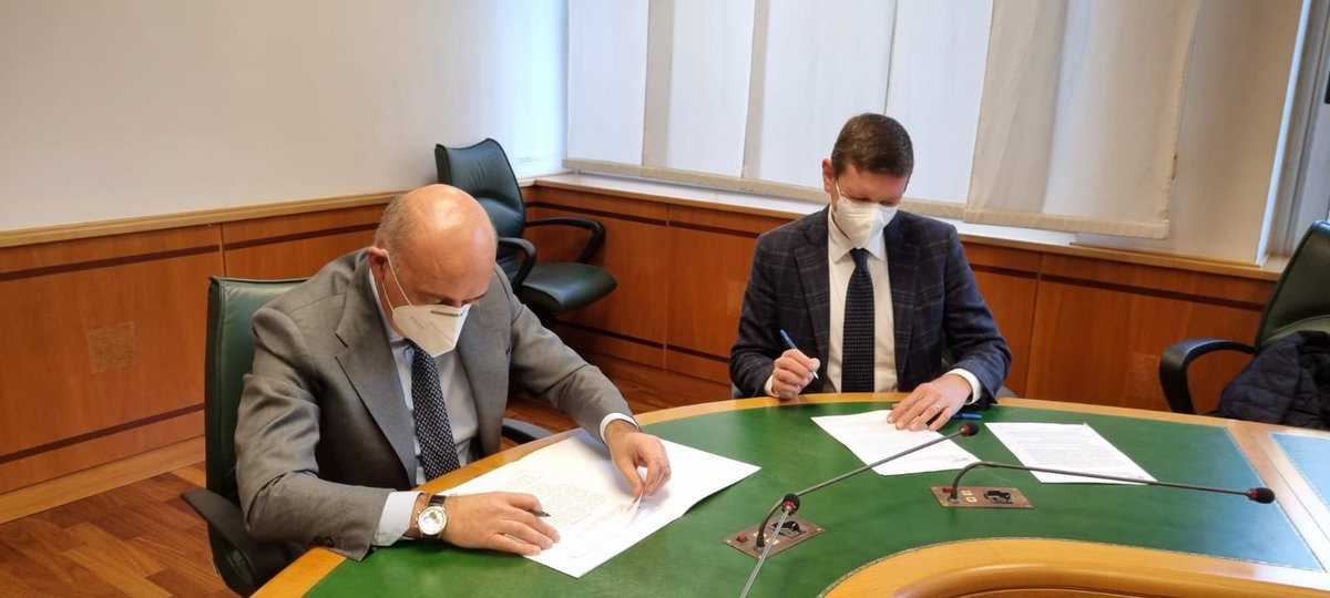Cisl_Lazio's tweet photo. Accordo con la Regione per ridurre la pressione fiscale nel 2022 a partire dai redditi più bassi.Coppotelli: Siamo orgogliosi dell’apertura a rivedere lo 0,50% dell’Irpef Sanità”.Parliamo di una misura sulla quale la Regione mai aveva aperto spiragli. https://t.co/oMb6u4H593 https://t.co/zhDykg38xp