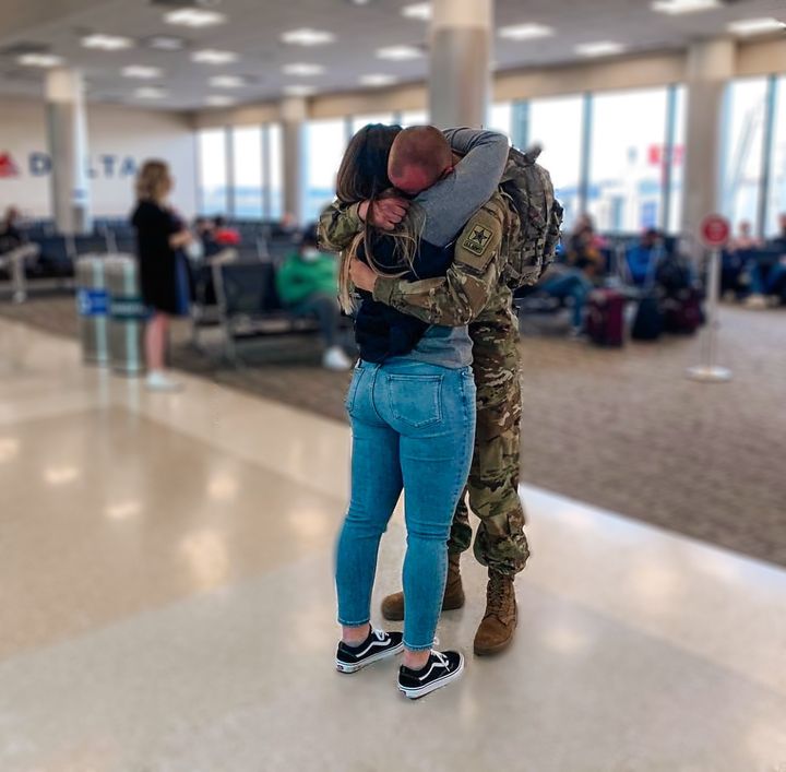 columbusairport's tweet image. When PVT Ballance, US Army 19 Delta Cavalry Scout, returned home last week from Fort Benning, GA, Jenna was at CMH to welcome him with open arms. After six months apart, they’ll get to spend this holiday season together. ❤️ 
📸: Jenna Myers on Instagram 

#FlyCMH