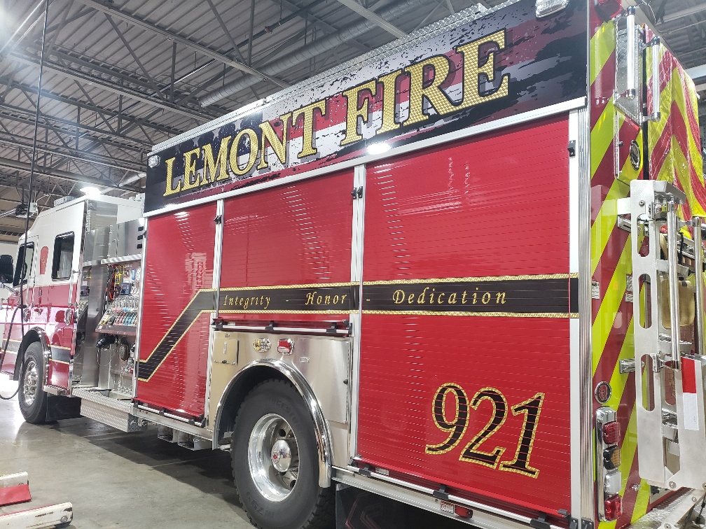 LemontFire1's tweet photo. Our Rosenbauer Engine 921 was just picked up from Harmonic Design Inc. after being tailor designed & lettered, it looks fantastic! We are excited to get it loaded up with equipment & put in full service for Lemont #integrity #honor #dedication #newyearnewengine #lemontstrong https://t.co/fiBDHwwpbb