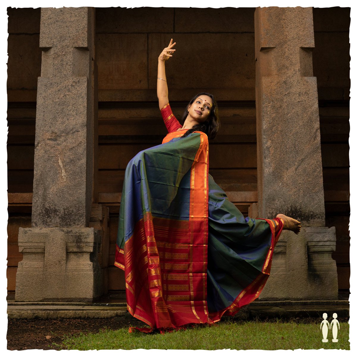 Seen in the picture above is dancer Shubhamani looking radiant in a peacock blue saree from Sundari Silks as she dances gracefully at the famous Jain temple, Mangalore. 

#SundariSilks #EssenceOfIndia #Chennai #Mumbai #LookingWithinLookingAround #ClassicalDance #IndianArtForms