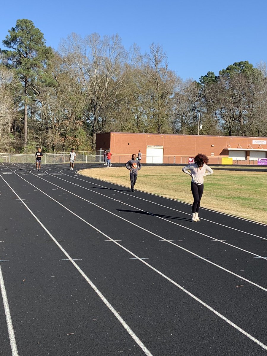 rod_hopes's tweet image. Jefferson Bulldawgs and Lady Dawgs at track practice during the break!! #Trackpractice #Wewantit @CoachJimmerson @justinwells2424 @Cordell_80 @RoderickZion_ @BHoward_11