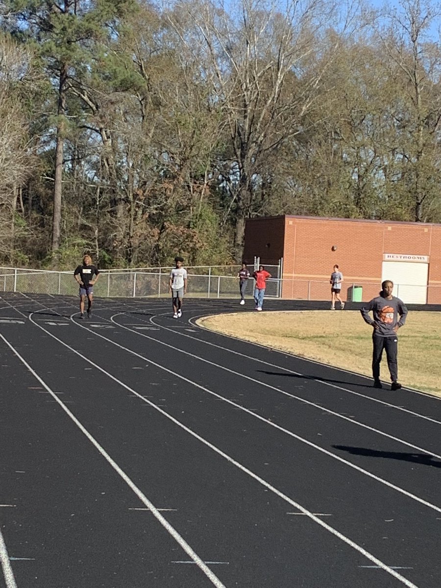 rod_hopes's tweet image. Jefferson Bulldawgs and Lady Dawgs at track practice during the break!! #Trackpractice #Wewantit @CoachJimmerson @justinwells2424 @Cordell_80 @RoderickZion_ @BHoward_11