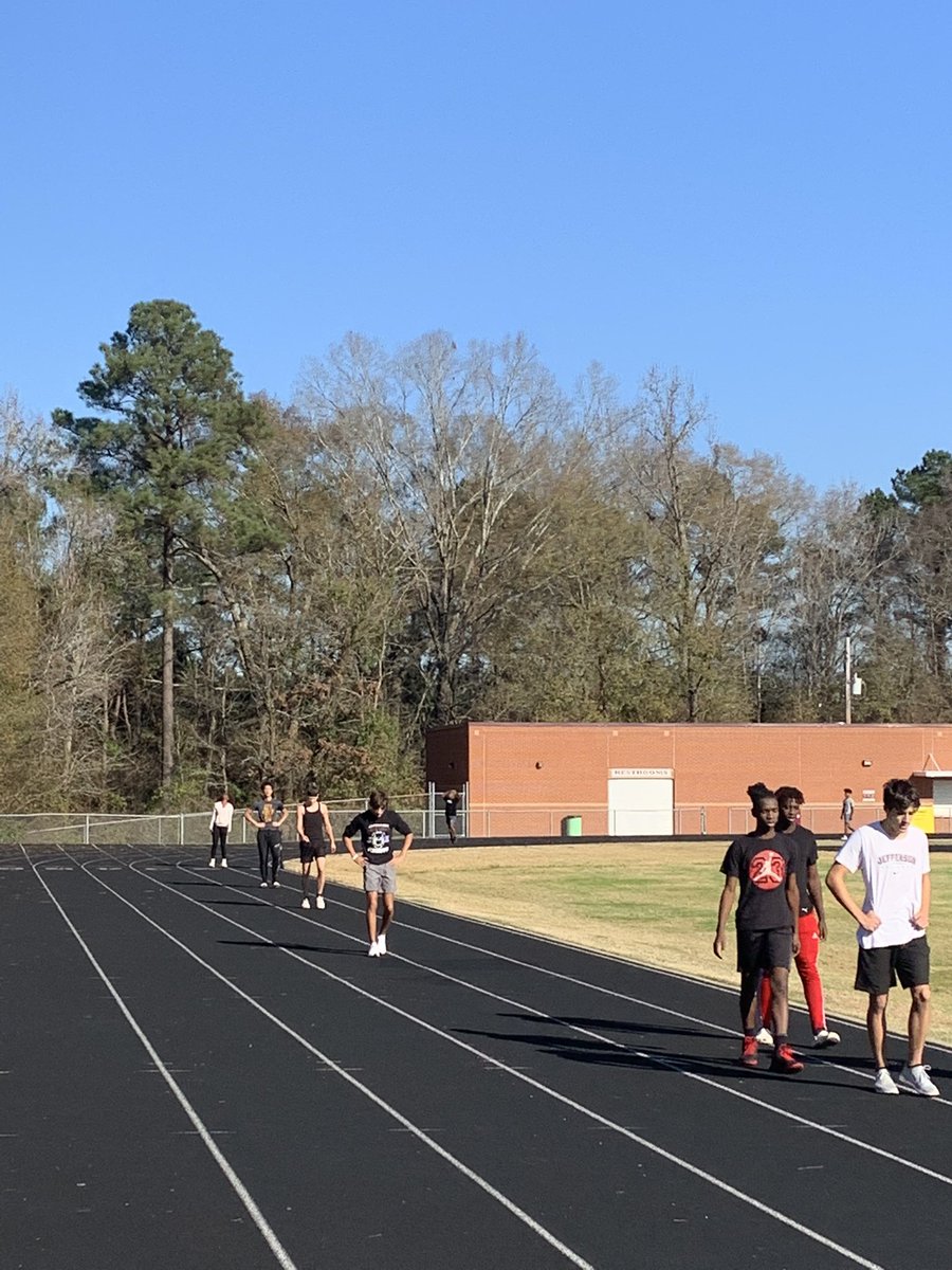 rod_hopes's tweet image. Jefferson Bulldawgs and Lady Dawgs at track practice during the break!! #Trackpractice #Wewantit @CoachJimmerson @justinwells2424 @Cordell_80 @RoderickZion_ @BHoward_11