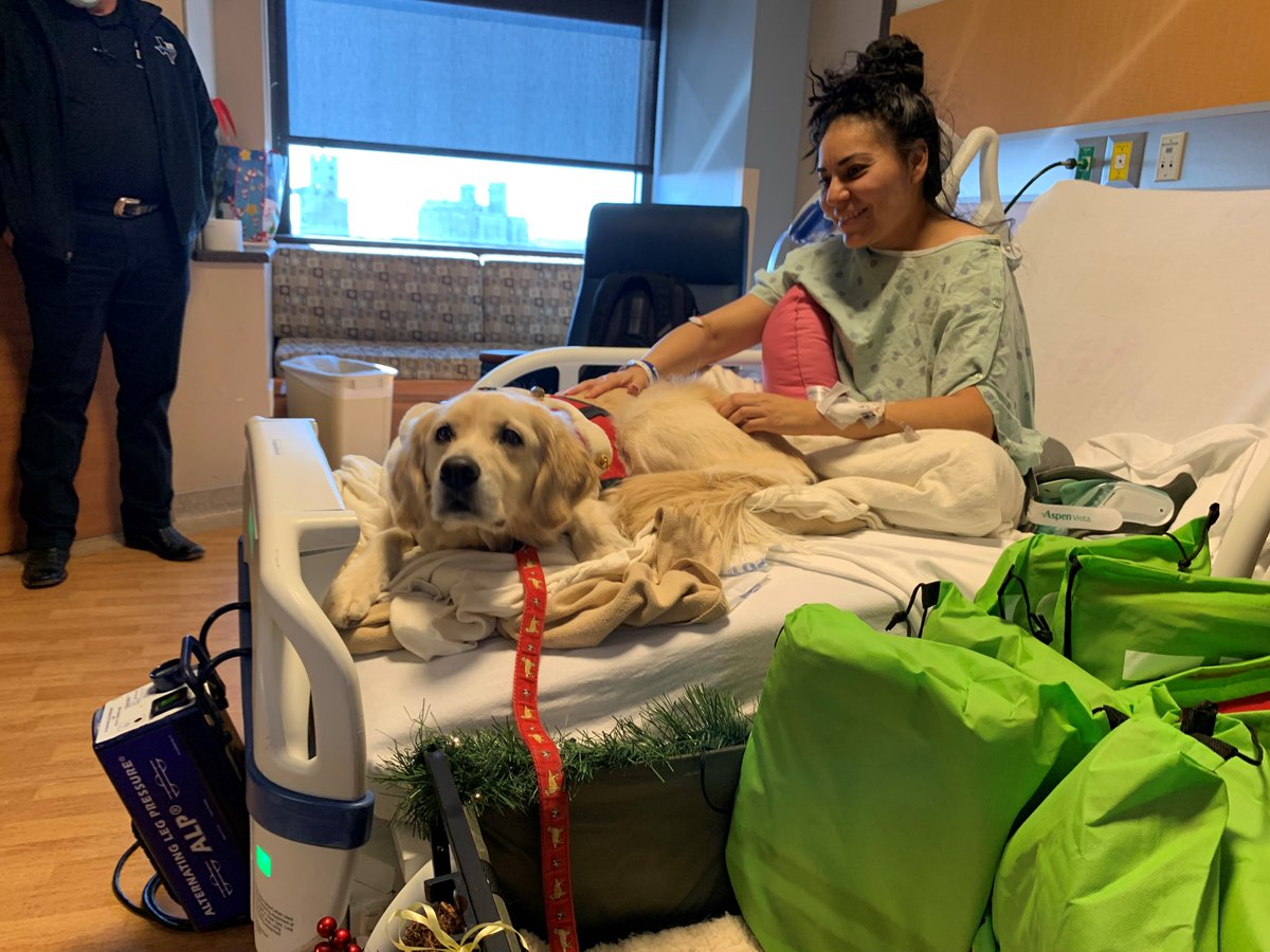 JPS_Health's tweet photo. Gifts of comfort and warmth: It is our privilege to care for JPS patients every day, but especially during holidays, when we know many would rather be at home with loved ones. Our volunteers visited with patients in their rooms to bring them colorful blankets. #12DaysOfJPS https://t.co/DrrfqAsqIh