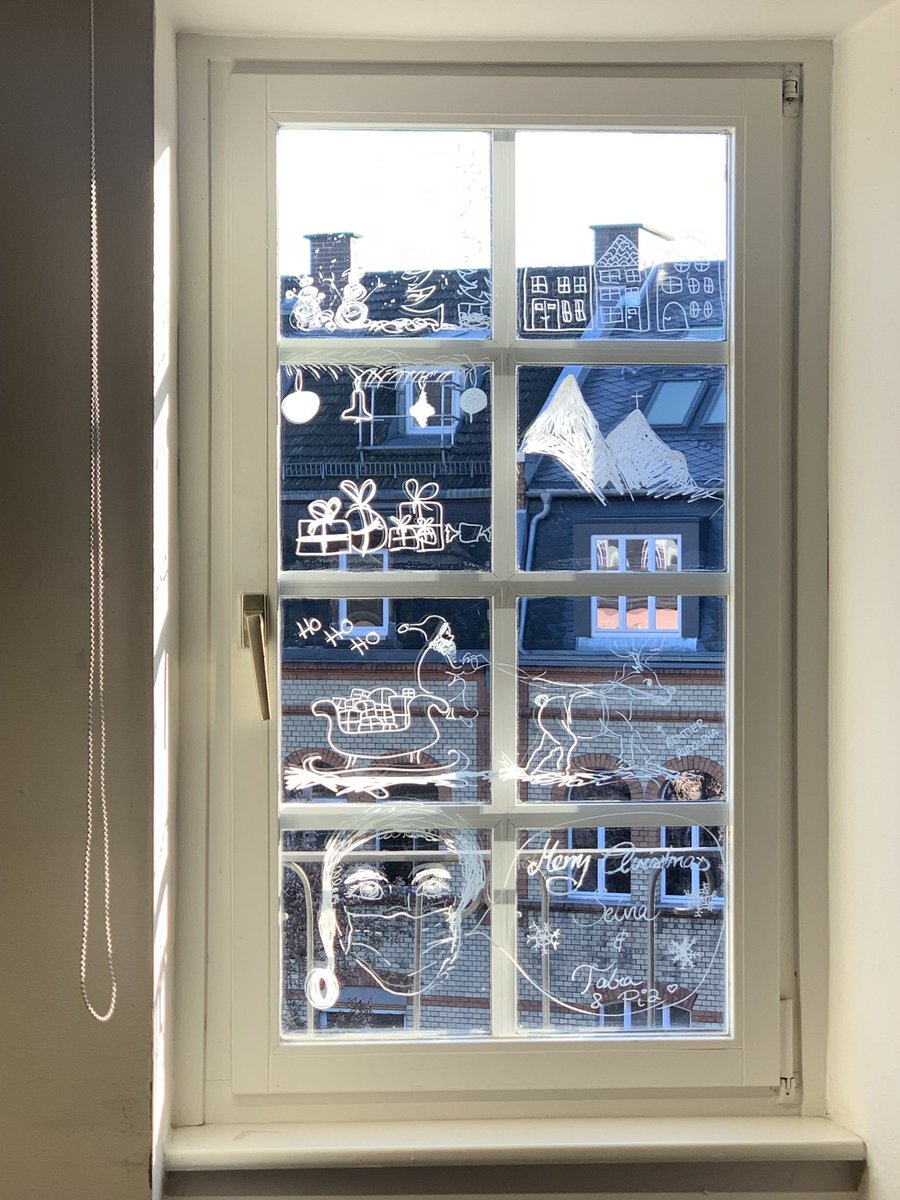 tabeakls's tweet photo. When you are having an office colleague who really makes it feel like Christmas! Happy holidays to everyone🎄☃️❄️🏔🎅🏼 https://t.co/r4NCIRvVKU