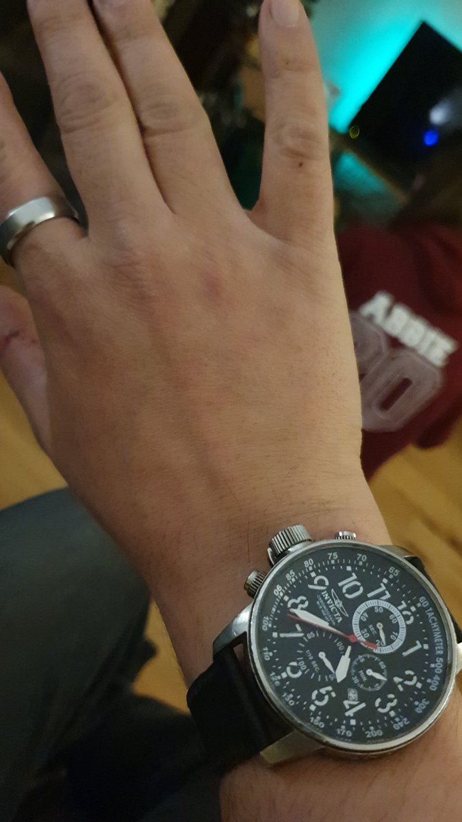 tomac2609's tweet photo. @bushontheradio @absoluteradio left handed watches are where its at, always worn a watch on the right. These are game changers. https://t.co/F4nSlAaGCP