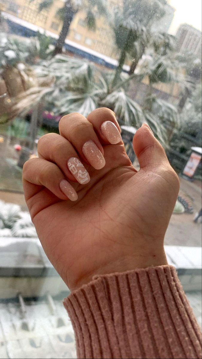 NadinNails's tweet photo. Все хвастаются сегодня снегом❄️, 
а мы хотим похвастаться снежным маникюром на фоне снега🤩😅🤗 
 
#снегсочи #сочиманикюр #декабрьвсочи #миркрасоты #панорамныйвид #блесткинаногтях 
☎ 8-988-358-51-08 ⠀ 
⠀⠀ ТЦ "АТРИУМ"⠀ 
📍 г.Сочи Ул. Навагинская, 9д офис 220. https://t.co/8Kand9KDEb
