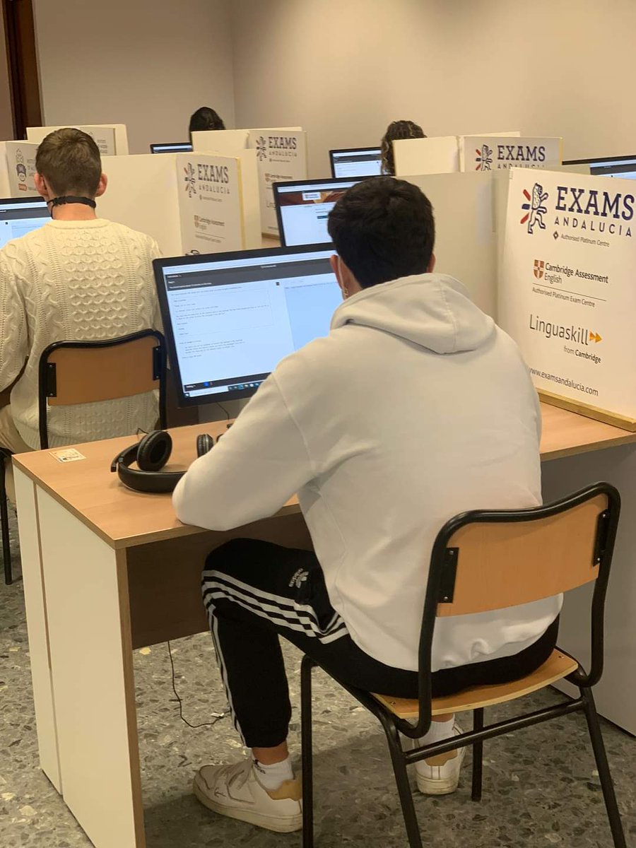 📣El 20 de diciembre se llevó a cabo una convocatoria del Centro de Lenguas Modernas para la acreditación del nivel de #inglés con #Linguaskill
👉La prueba fue todo un éxito. Queremos dar la enhorabuena a todos los candidatos/as,que ya disponen de su certificado🧾
<a href="/ExamsAndalucia/">ExamsAndalucia</a>
