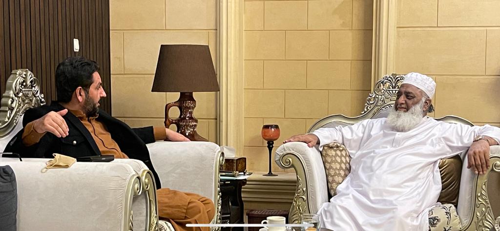 SaleemKhanSafi's tweet photo. مولانا فضل الرحمان سے کھانے پر ملاقات۔۔۔حیرت ہے،مولانا اس بات پر حیرت زدہ ہیں کہ پی ٹی آئی کی دوسری پوزیشن کیسی آئی؟ ان  کا دعوی ہے کہ اگر سرکاری وسائل اور پیسے کا استعمال نہ ہوتا تو پی ٹی آئی کو ایک بھی نشست نہ ملتی۔ https://t.co/09yGsDv0rL