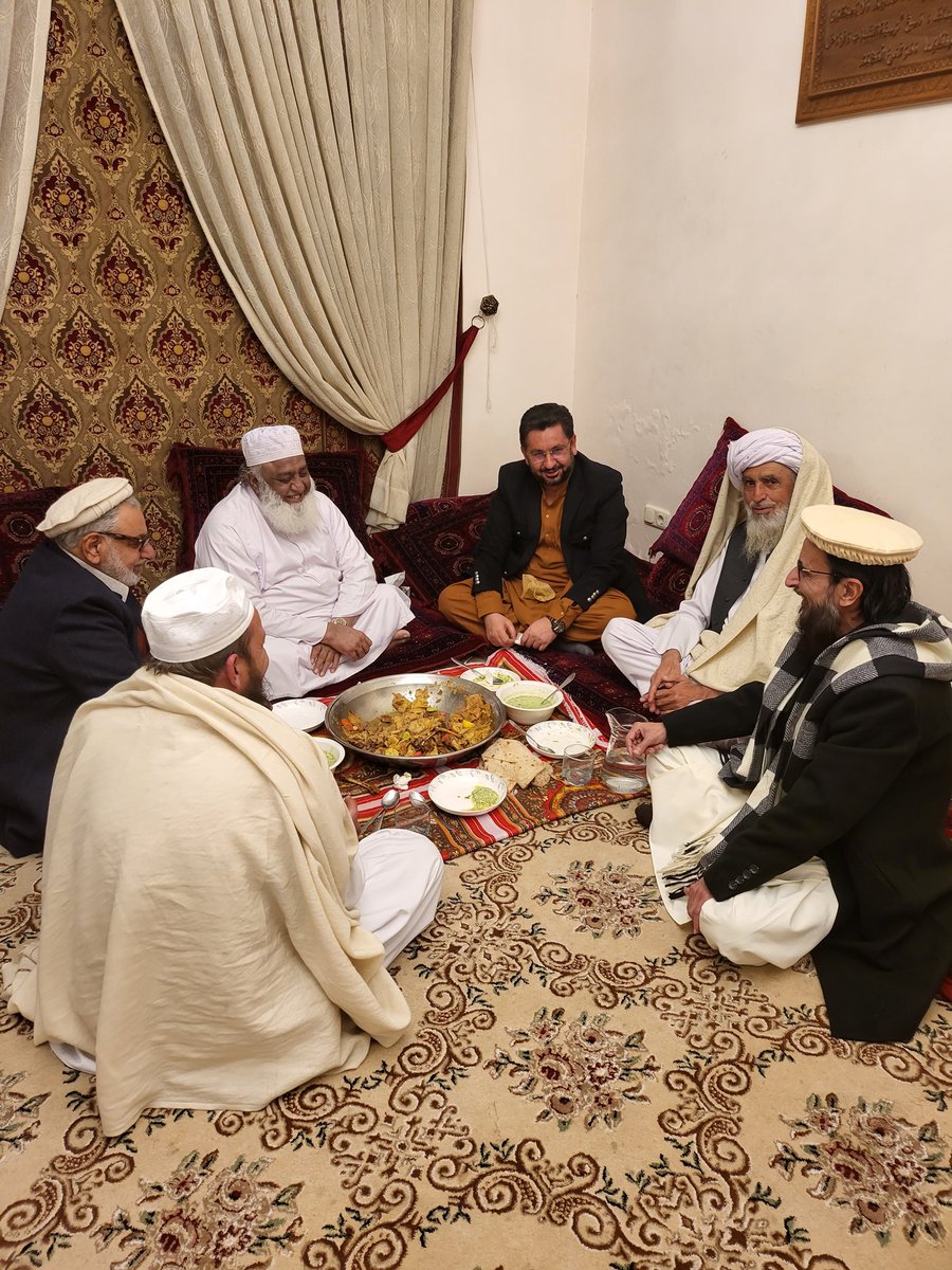 مولانا فضل الرحمان سے کھانے پر ملاقات۔۔۔حیرت ہے،مولانا اس بات پر حیرت زدہ ہیں کہ پی ٹی آئی کی دوسری پوزیشن کیسی آئی؟ ان  کا دعوی ہے کہ اگر سرکاری وسائل اور پیسے کا استعمال نہ ہوتا تو پی ٹی آئی کو ایک بھی نشست نہ ملتی۔