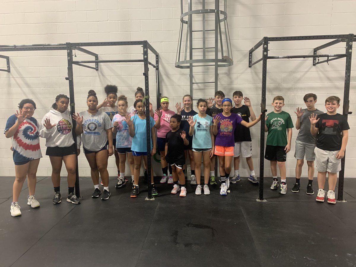 TheRoadPrepAca1's tweet photo. THE ROAD is more than a training program, it’s a way of life! Developing physical &amp; mental toughness in tomorrows leaders! Oh, and in the mean time…creating some killers on the court! 🏀💪‼️ 

@shawnlewisH2G @Majorprep717 @A2dElite @TEAMPAHOOPS 

THE ROAD
Where are you at?! https://t.co/Yhf37rfzjN