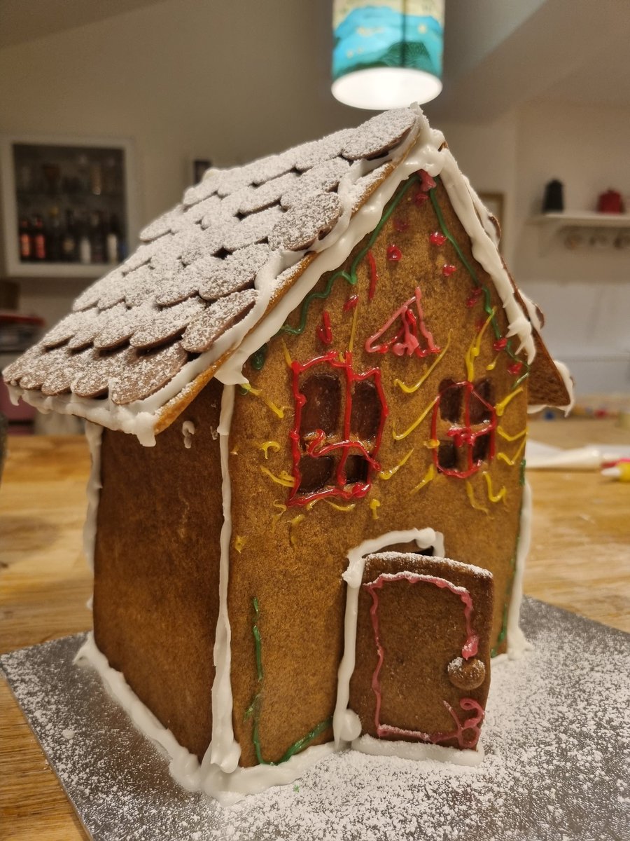 JackWorthNFER's tweet photo. Designed and decorated by R, with some help from her dad
#EdutwitterGingerbreadHouseOff https://t.co/JEw0TLEw1S