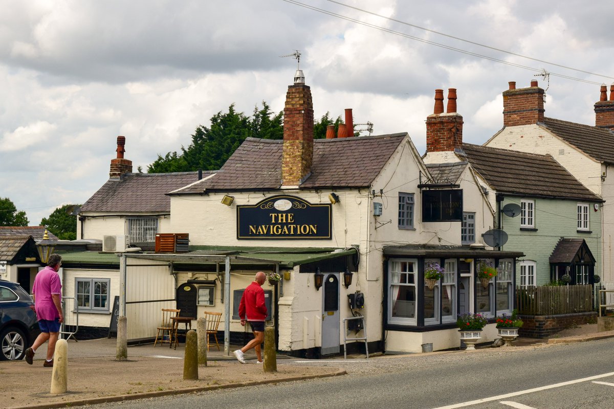FotoDigitalArt's tweet photo. I'm back! Another timeless classic canalside pub. Pubs: Then &amp; Now: #291 The Navigation, Kilby Bridge, Leicestershire : 1986 to 2021 https://t.co/kS0DLlvRyy https://t.co/4lB3zDrPG9