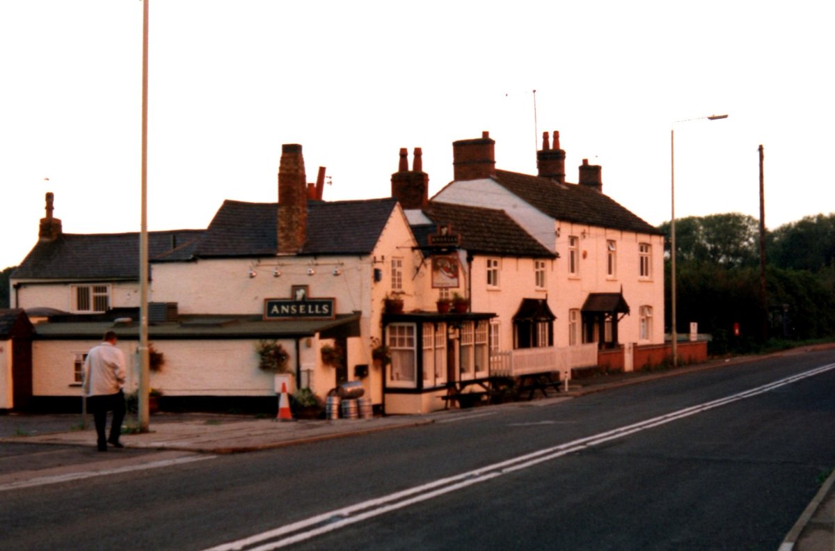 FotoDigitalArt's tweet photo. I'm back! Another timeless classic canalside pub. Pubs: Then &amp; Now: #291 The Navigation, Kilby Bridge, Leicestershire : 1986 to 2021 https://t.co/kS0DLlvRyy https://t.co/4lB3zDrPG9