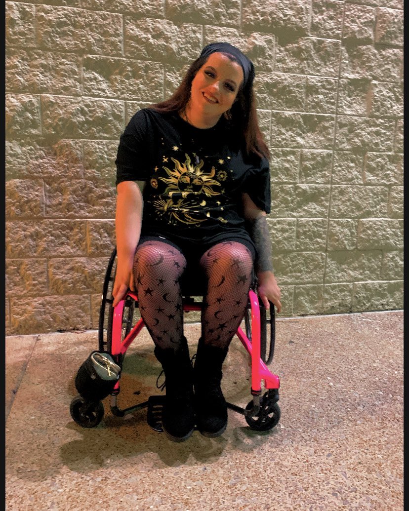 One thing that helps me mentally with rolling into public is to have a bomb outfit so the excuse of people staring is how hawtttt you look on wheels 🤣💁🏻‍♀️
#wheelchairfashion