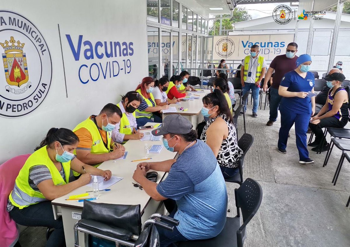 MuniSPS0501's tweet photo. #NoBajemosLaGuardia

Ven y vacúnate contra la #COVID19 en nuestros Macros Distritos Municipales de Salud Las Palmas y 6 de Mayo en #RiveraHernández.

También en los centros de salud Río Blanco, Sandoval Sorto y Lomas del Carmen en #SanPedroSula.

#Vacúnate 💉 https://t.co/0lFC026sr8