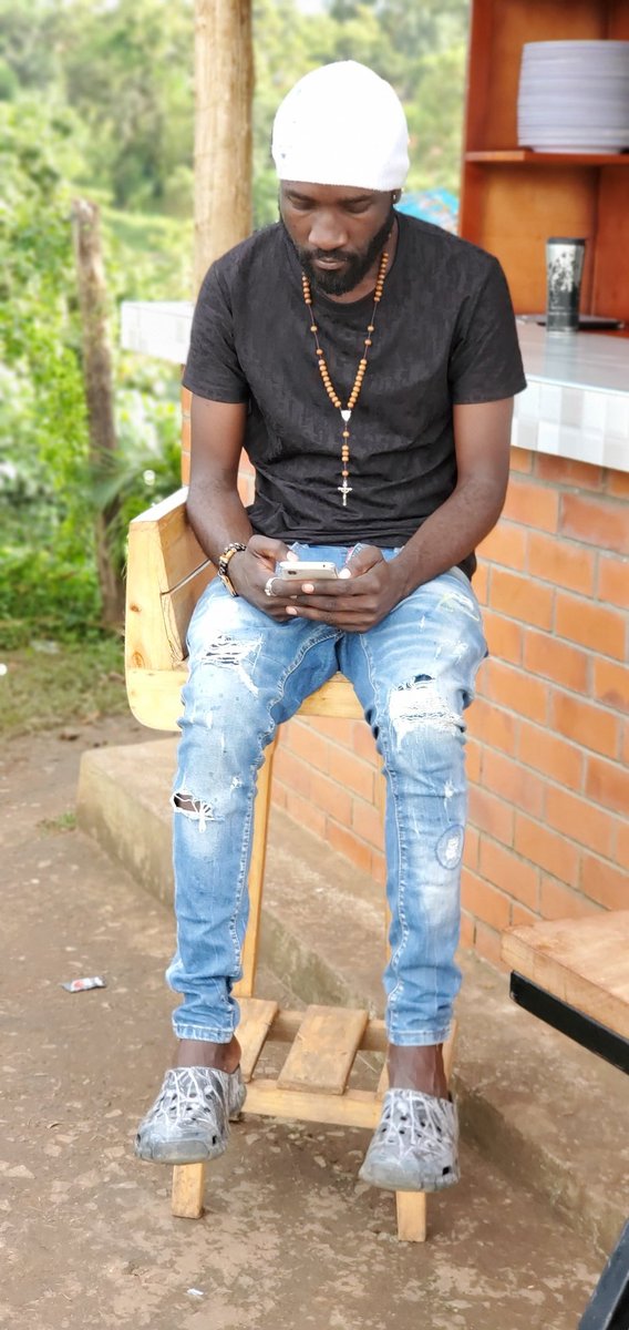 marogenius256's tweet photo. " spread love everywhere you go, Let no one ever come to you without leaving happier."
#NoMoneyOutAllMoneyIn🤞
#GodFirst🙏
#DonPablo💪 https://t.co/BFw9fXWVD2