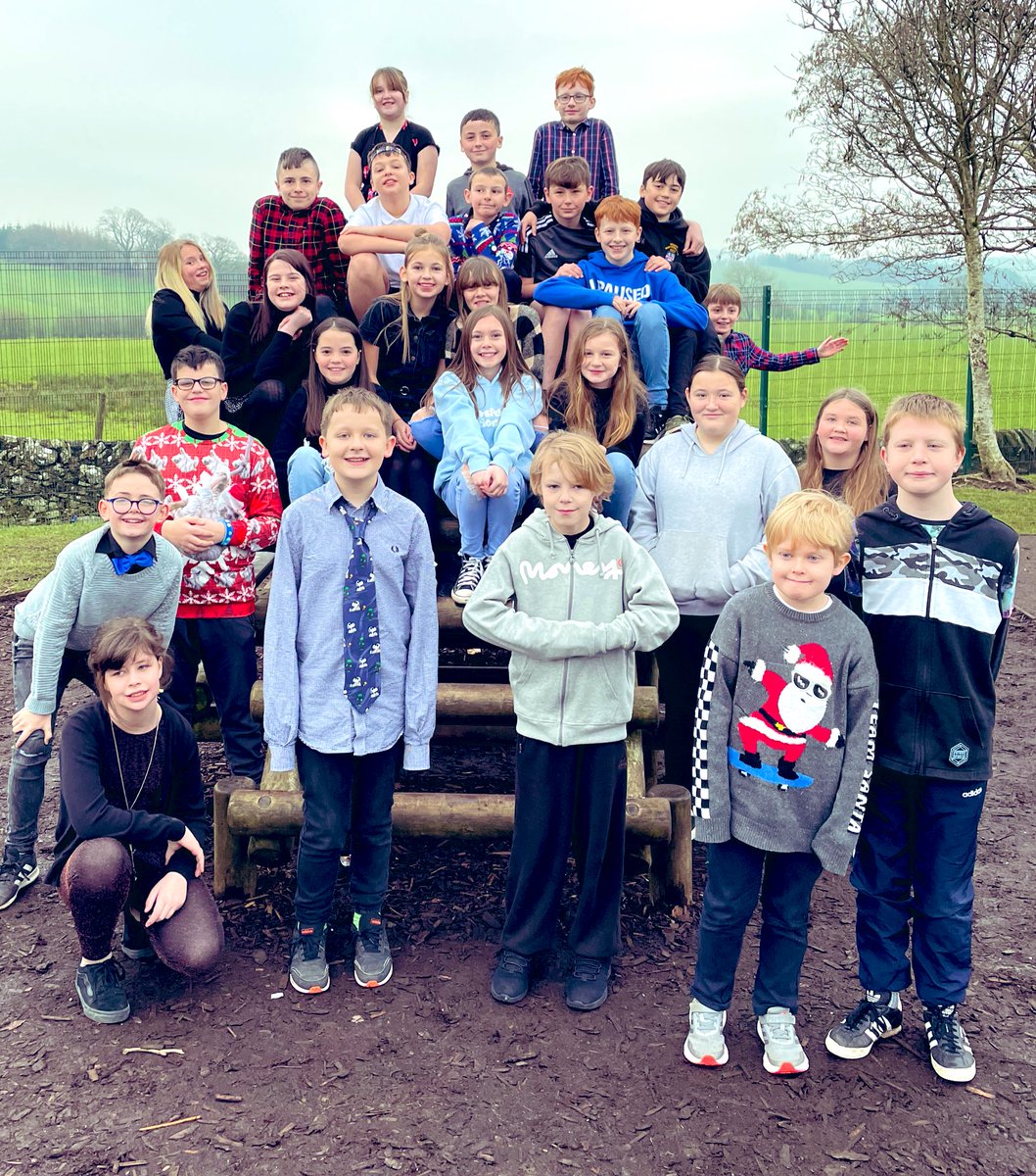 P7bCDPS's tweet photo. It’s officially Christmas! I’ve had a brilliant 2 terms in P7b. I’ll miss my ‘crew’ lots but looking forward to a new chapter in the Learning Centre from January! Mrs McCulloch and Mrs Hollins will use this account from Jan to keep you all updated. Happy Christmas, Everyone! https://t.co/F6gf5qBjrl