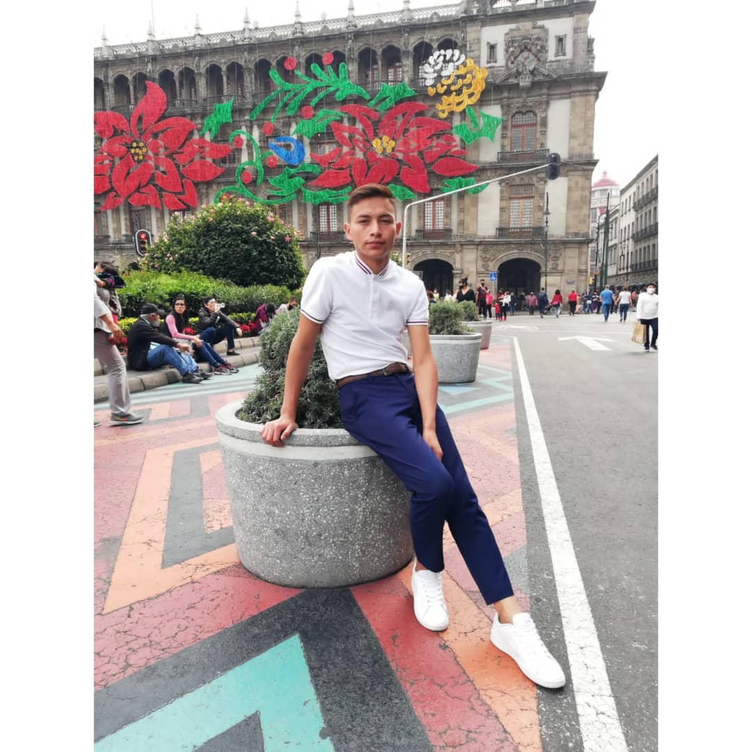 Angel57518810's tweet photo. 𝑵𝒊 𝒔𝒐𝒚 𝒄𝒐𝒎𝒐 𝒄𝒓𝒆𝒆𝒏 𝒒𝒖𝒆 𝒔𝒐𝒚, 𝒏𝒊 𝒗𝒐𝒚 𝒂 𝒔𝒆𝒓 𝒄𝒐𝒎𝒐 𝒒𝒖𝒊𝒆𝒓𝒆𝒏 𝒒𝒖𝒆 𝒔𝒆𝒂 ⚜️ https://t.co/aQauvVkngf