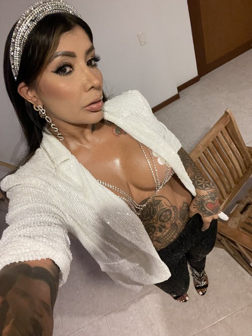 Anoche me sent&iacute;a la PUTA AMA, bueno siempre hajaa (mentira no siempre) https://t.co/wZuYR05B7P<a href="/tag/dalert"class="tags"><span>#dalert</span></a>