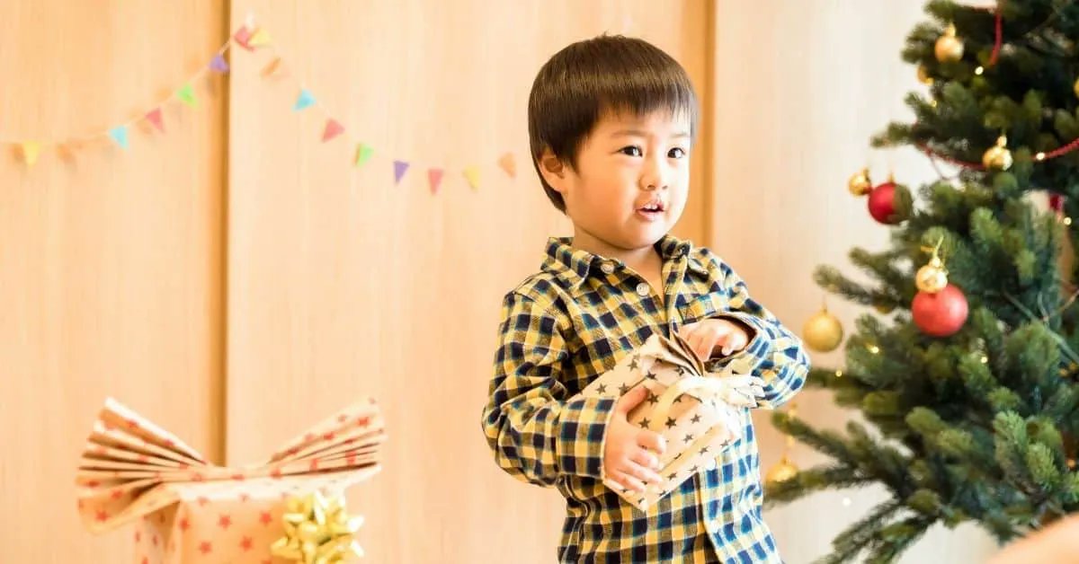 BigBlueCanopy's tweet photo. Holidays bring lots of large gatherings and quality time – but it can cause feelings of sensory overload. Knowing how to support your kiddo is important. Click to read 6 tips on coping with sensory overload. https://t.co/wApJ9NXP9r #sensoryoverload #holidays https://t.co/xXXPqbO6wp